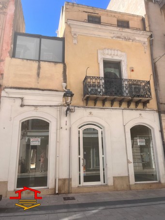 Stabile in affitto Via Cavour nn. 186/188/190, Vittoria (RG)